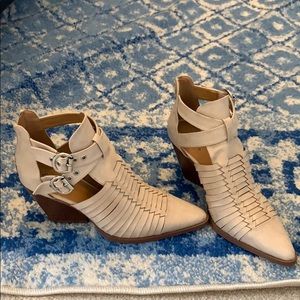 Brand new Qupid, sz 9, heeled bootie